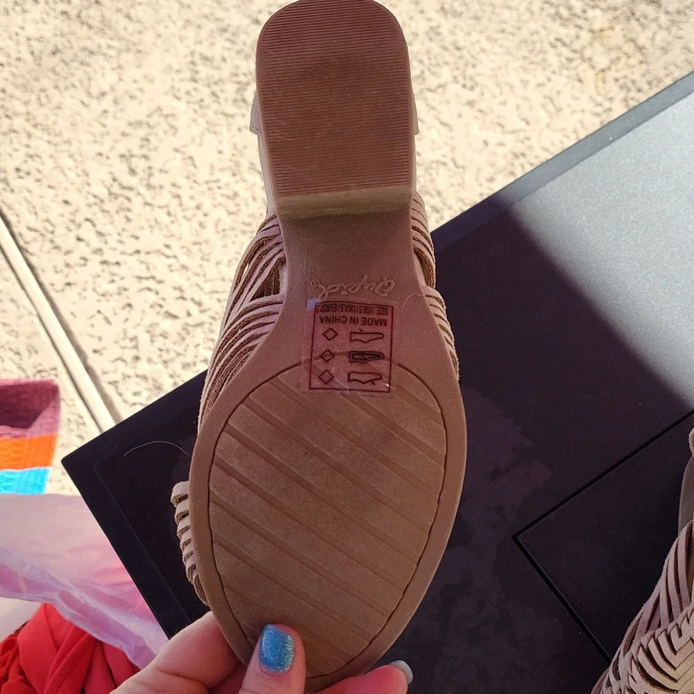 NEW Summer Sandals - Picture 3 of 3